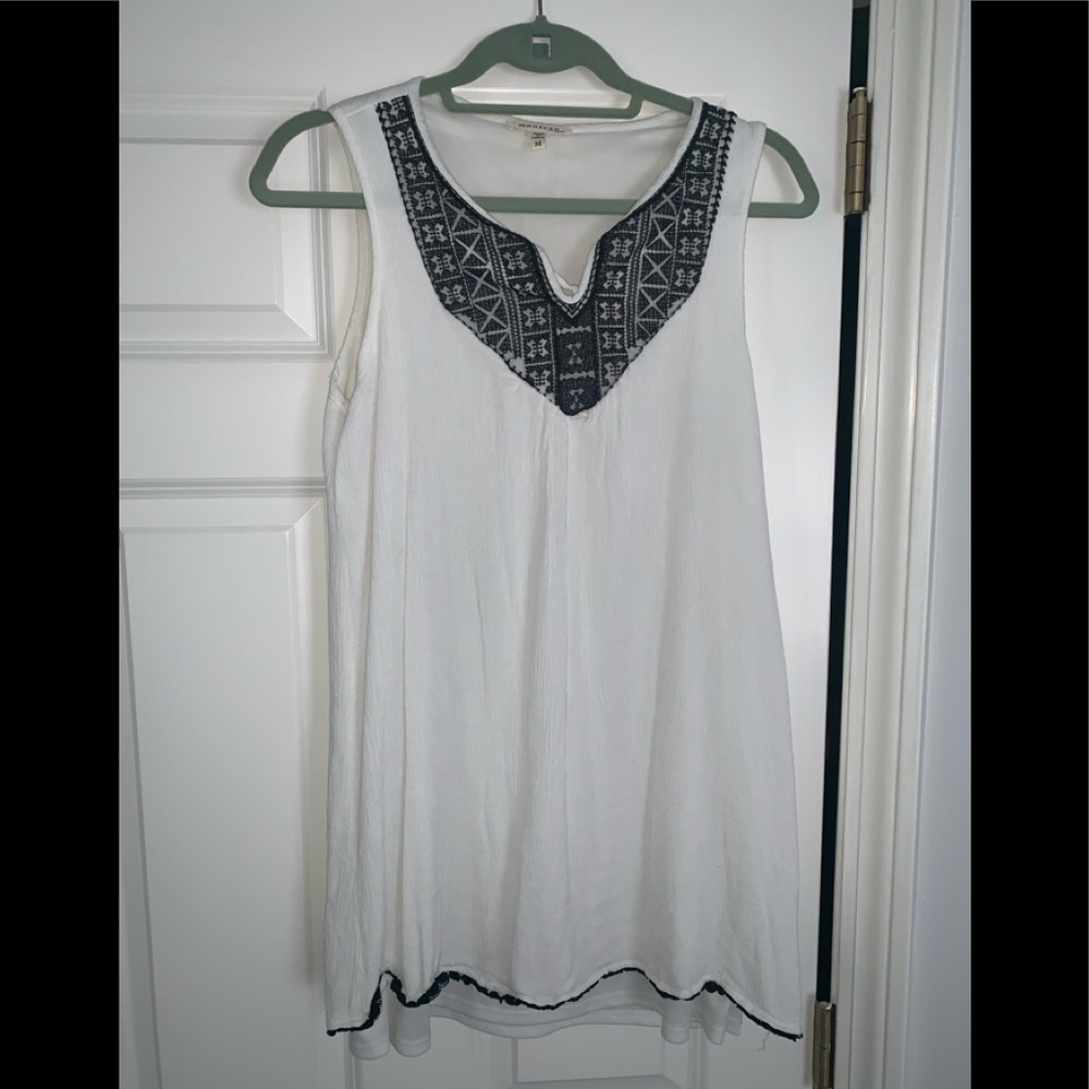 Monteau White dress with black detail